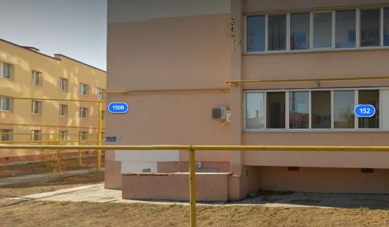 «Что в головах у людей?» Мирно «спящему» на парковке автомобилю неожиданно досталось