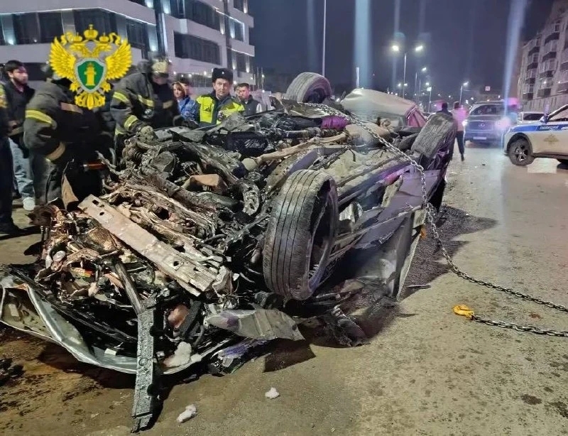 Иномарка сгребла пять автомобилей и вспыхнула - в страшном ДТП погибли земляки