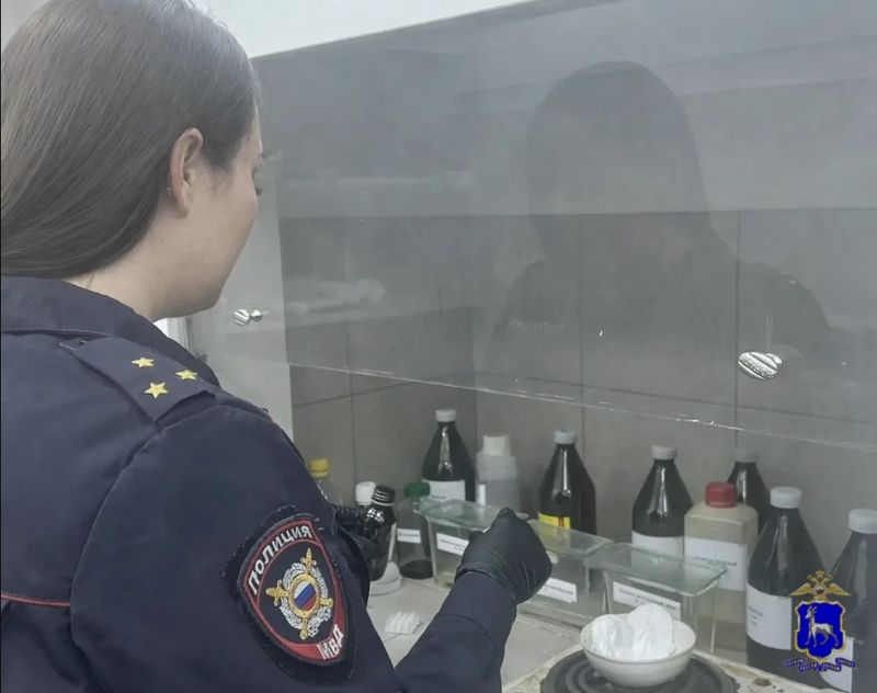 В Шигонском районе полиция нагрянула в дом к мужчине, отобрала кастрюлю и отстригла кусочки ногтей