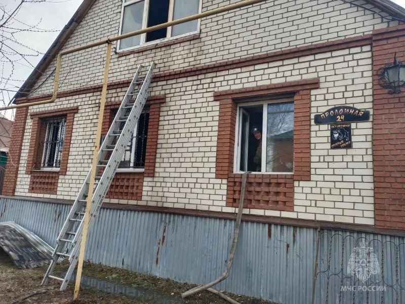 В МЧС рассказали, как спасали жителя Сызрани, попавшего в огненную ловушку в собственном доме