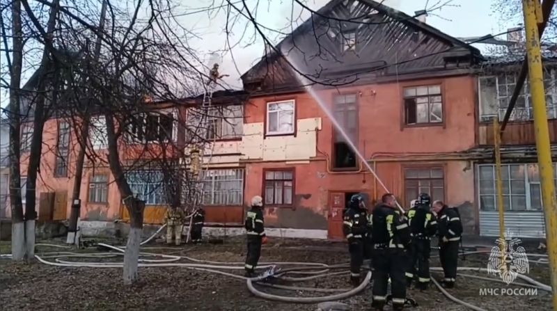 Огонь охватил весь этаж, мужчина оказался в эпицентре: в Самарской области утром вспыхнул дом