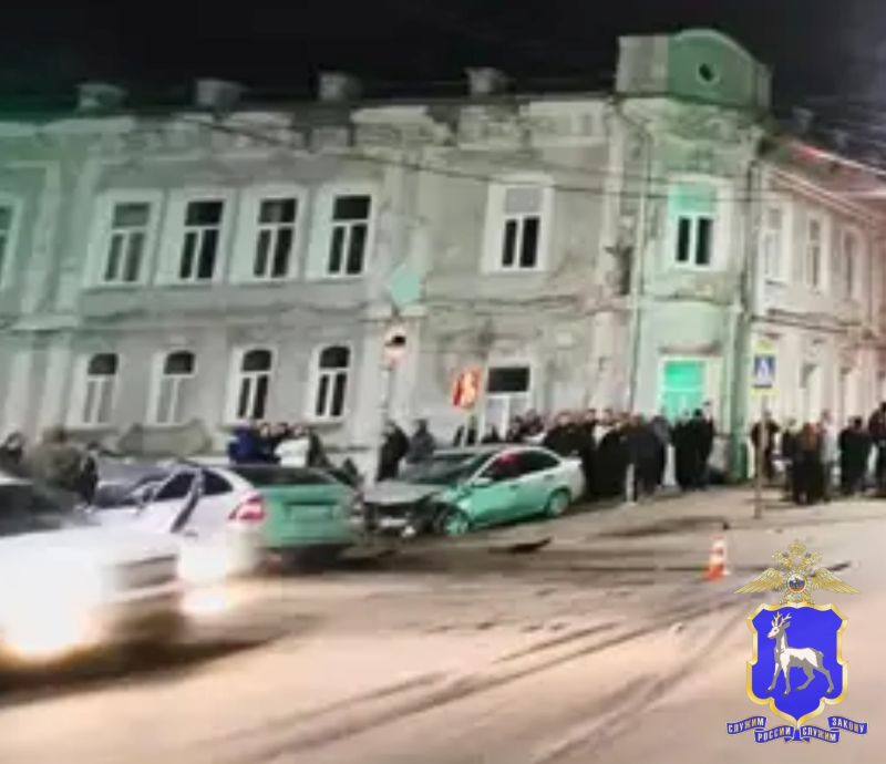 С места ДТП в центре Сызрани в больницу доставили 4 человека