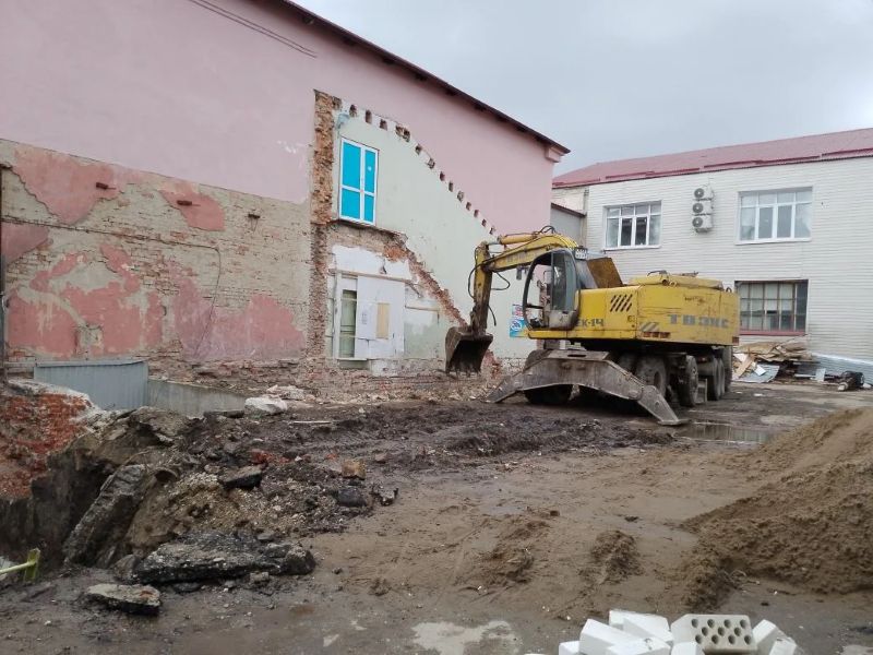 На территории центрального рынка Сызрани работает техника