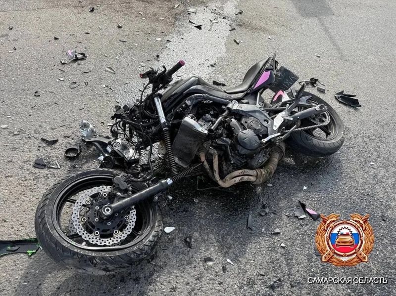 Молодой байкер попал к врачам после неожиданного маневра иномарки