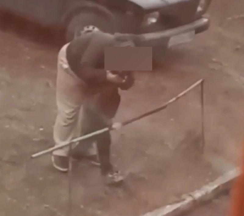 В Сызрани парень с синдромом Дауна поцеловал ребенка на детской площадке