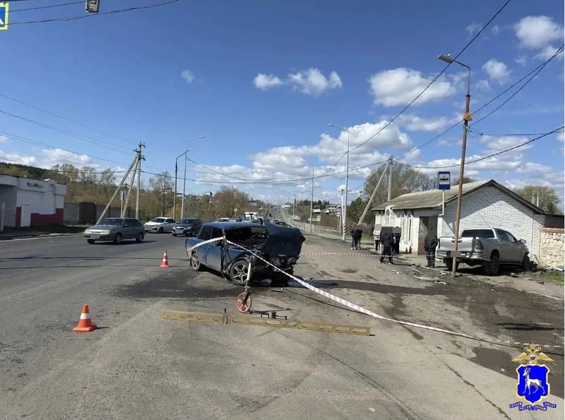 Скорая не успела спасти случайно оказавшуюся на пути двух автомобилей женщину
