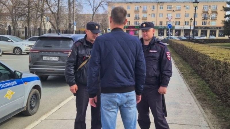 В Самарской области пенсионер легкомысленно сел за стол с шустрым уголовником