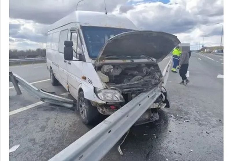 Ехавший со стороны Сызрани автомобиль изменил «дизайн» отбойника