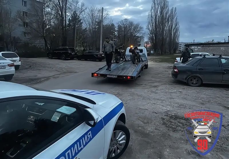 В Сызрани мужчин на питбайках ждала незапланированная встреча с полицией