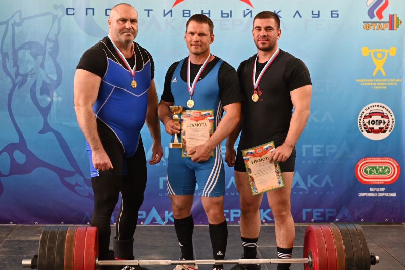 В сызранском клубе «Геракл» шла настоящая битва титанов