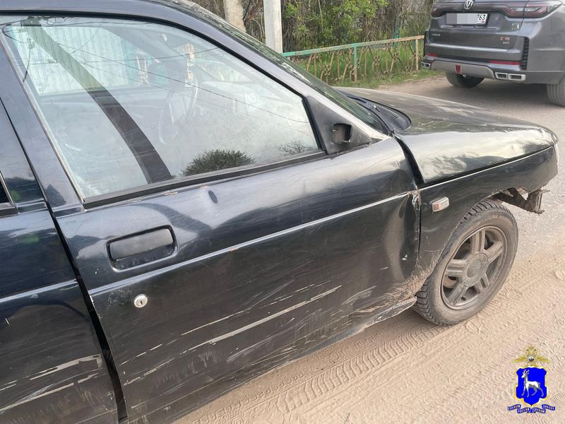 Девушка внезапно направила автомобиль на обочину дороги, по которой шла 9-летняя девочка
