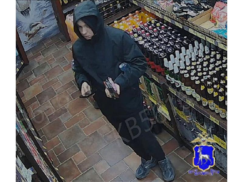 В Сызрани устанавливают личность мужчины, расплатившегося за покупки чужой картой