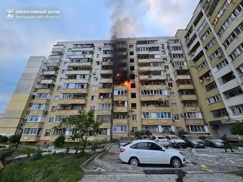 У женщины - травма лица, у маленькой девочки - осколочные ранения: украинский дрон атаковал дом в Белгороде