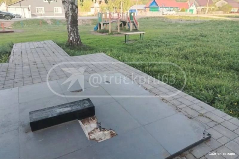 В Самарской области на девочку рухнул памятник - местные власти давно знали, что камень шатается