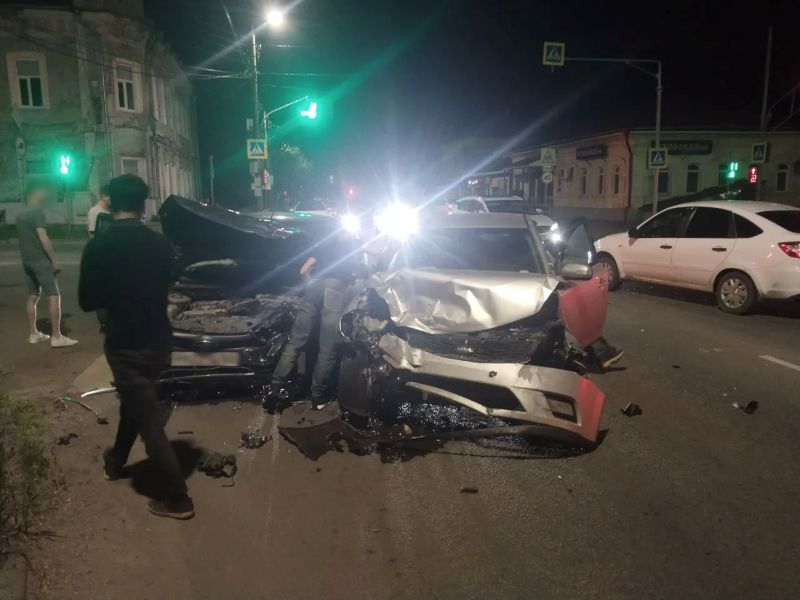 Машины в хлам: в центре Сызрани произошло серьезное ДТП