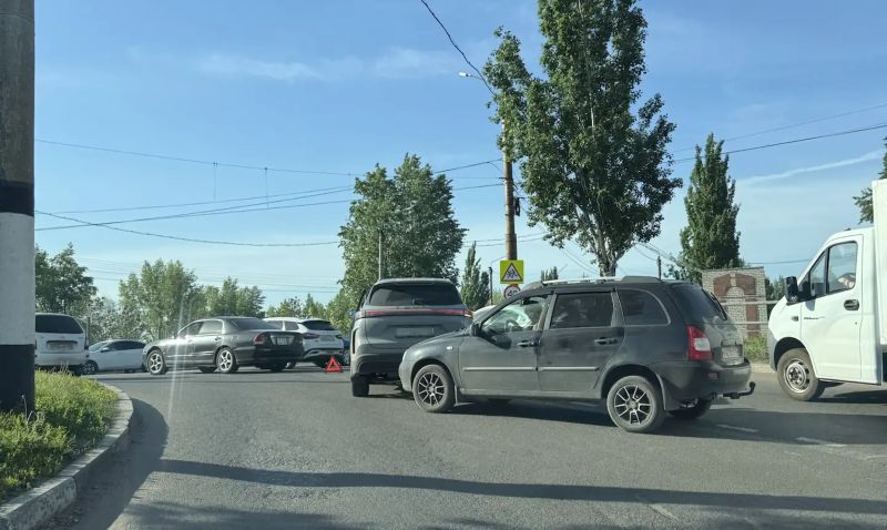 Сразу два ДТП произошло в Сызрани в утренний час пик на проблемном участке