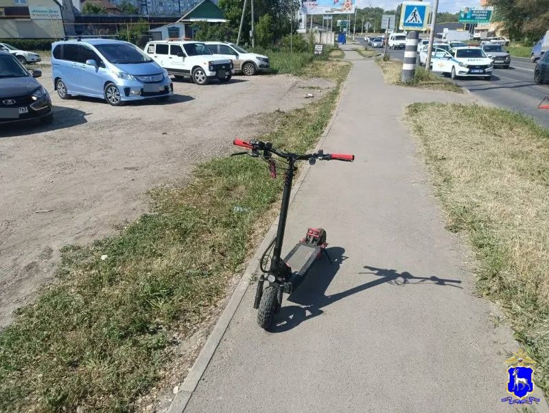 В Сызрани автомобиль сбил подростка на электросамокате