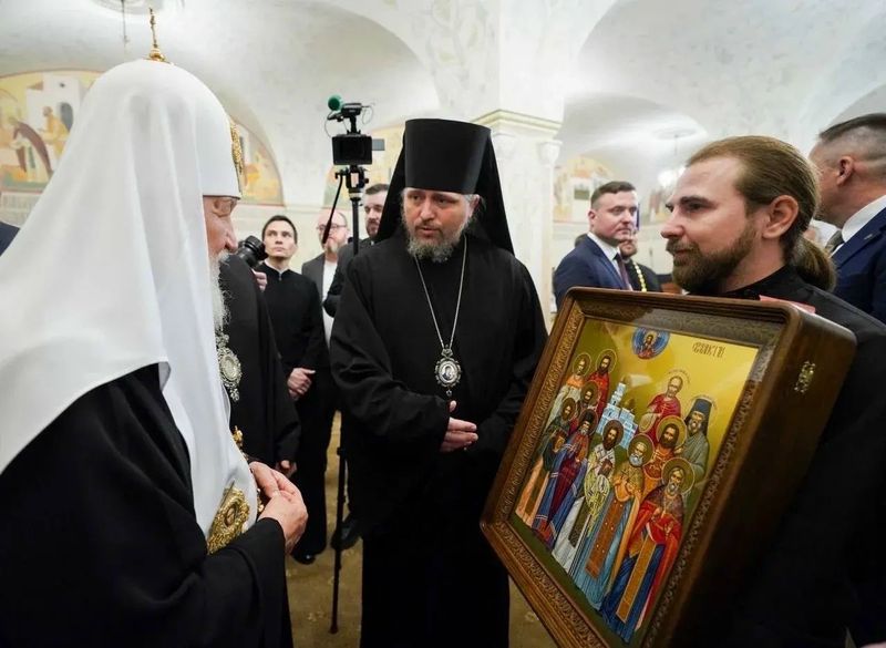 Патриарх Кирилл получил в подарок от Сызранской епархии особую, памятную икону