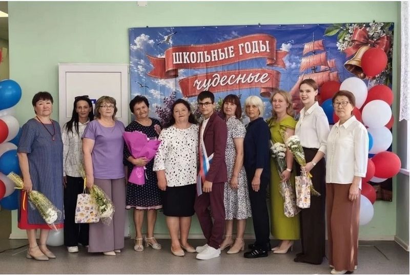 «Я ушел»: в Самарской области последний звонок прозвучал для единственного в школе выпускника