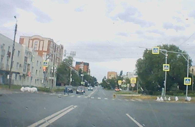 Дело было не в бобине: жители Сызрани считают, что светофор в центре не исправит «горбатого» - видео