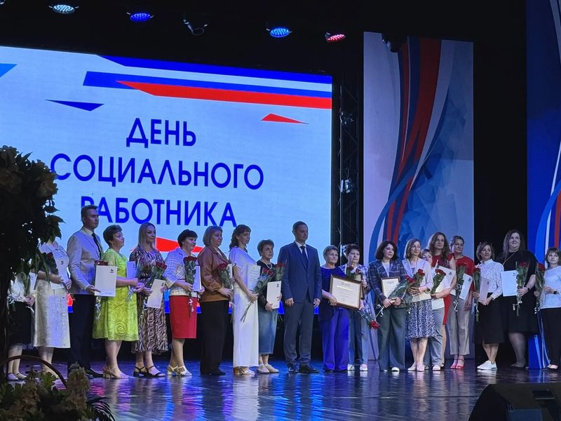 Лучшие социальные работники Сызрани сегодня принимают поздравления