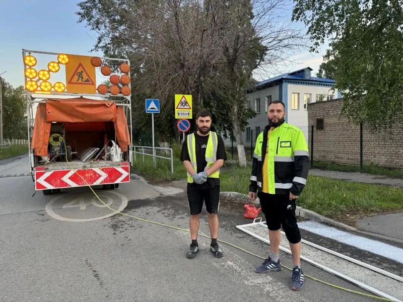 Готовь сани летом: бригада самарского подрядчика обновляет разметку в Сызрани