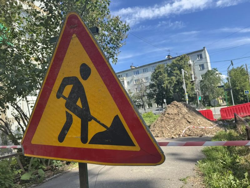 В центре Сызрани продолжается ремонт сетей - перекрыт участок дороги
