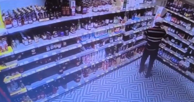 Засунул в брюки и дело в шляпе: в Сызрани полиция задержала грабителя