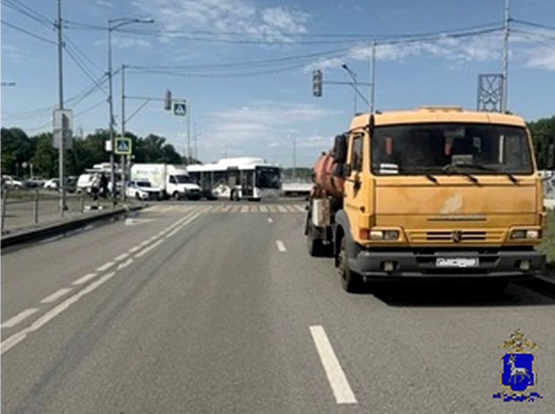 В Самарской области парень на самокате влетел под КАМАЗ