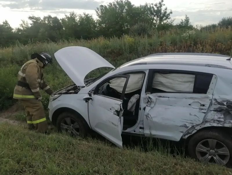В рубашке родился: на М-5 водитель Kia отделался испугом после двойного столкновения с грузовиками
