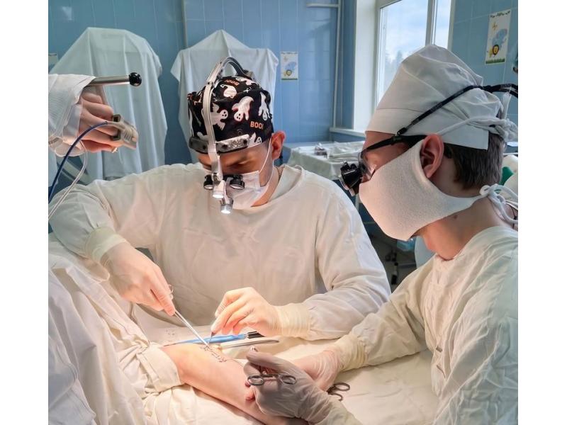 В Самарской области хирурги провели уникальную операцию девочке с тяжелой травмой