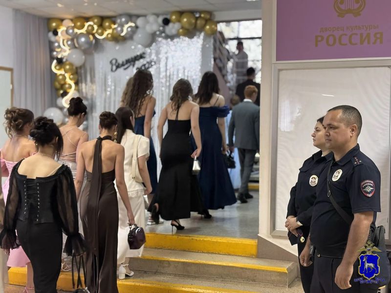 Выпускные вечера в школах Самарской области прошли под охраной полиции