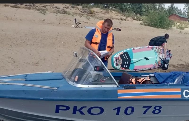 Течение унесло женщину и ребенка далеко от берега Волги