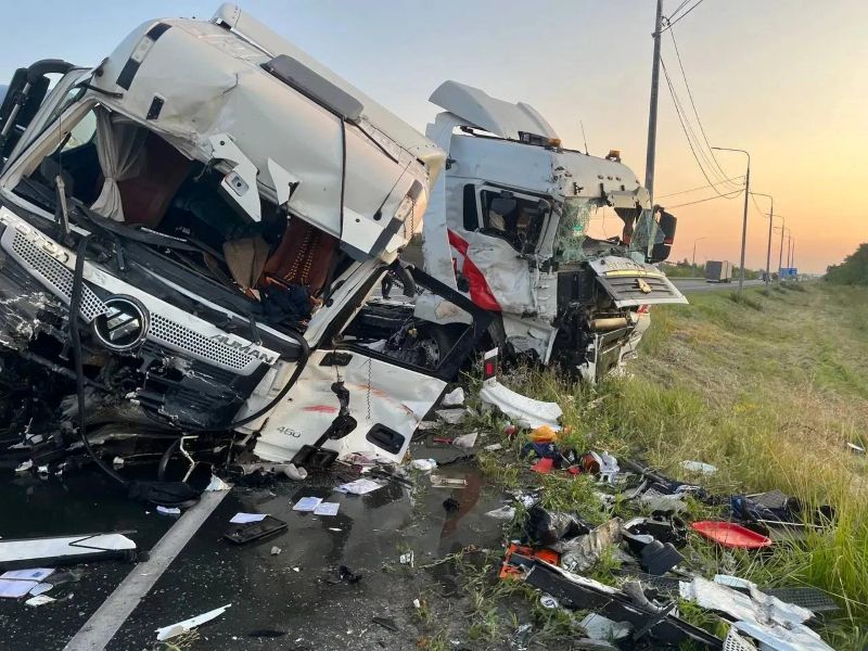 В Сызранском районе на М-5 произошло серьезное столкновение грузового транспорта