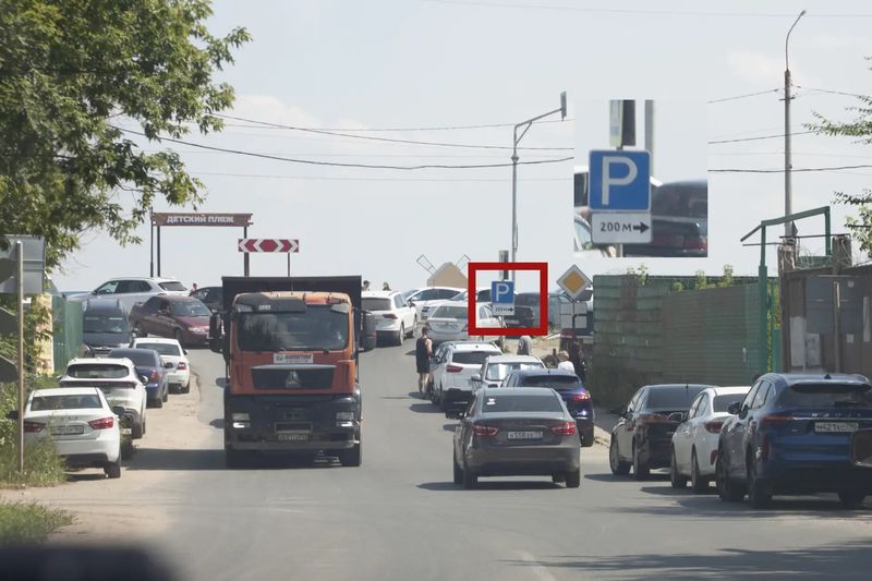 Автомобилисты у пляжа в Сызрани игнорируют парковку и встают - кто в лес, кто по дрова