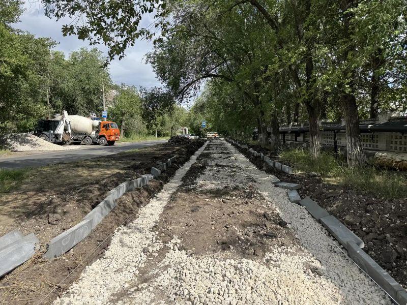 Дорожники планируют завершить укладку асфальта на улице Циолковского до конца недели
