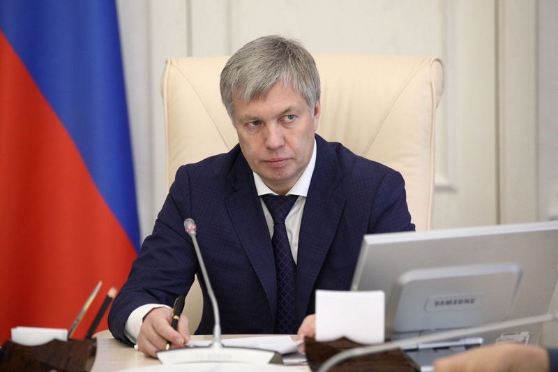 Полыхающий объект ТЭК тушат с земли и с воздуха: Русских сделал заявление о людях на объекте