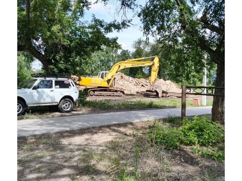 В Сызрани снесли аварийное здание кинотеатра