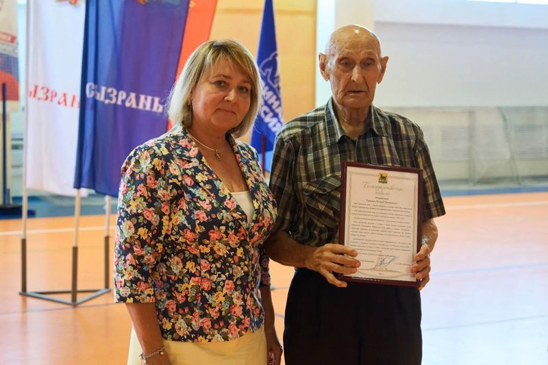 Спорт действительно продлевает молодость и жизнь - в Сызрани чествовали 95-летнего волейболиста и его коллег-спортсменов