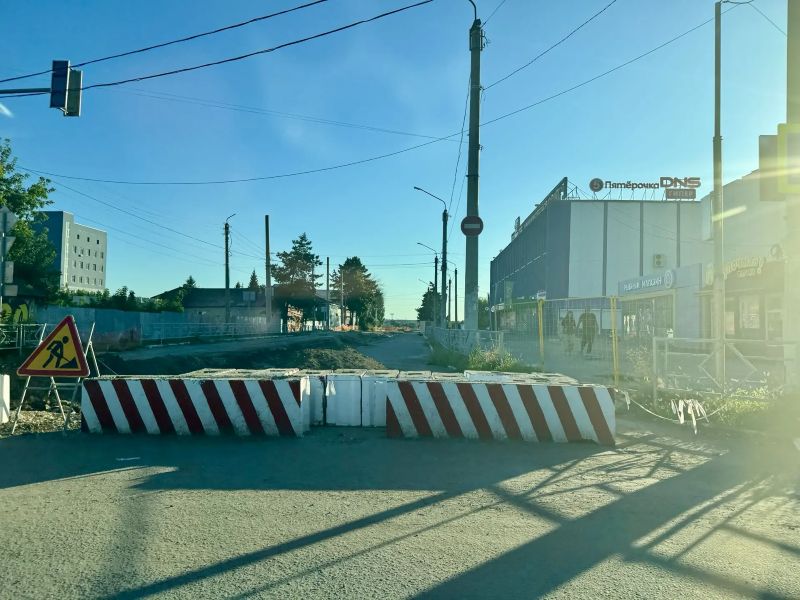 Водители и бизнес в Сызрани чертыхаются: открытие дороги на улице Свердлова затянулось из-за нерасторопного подрядчика