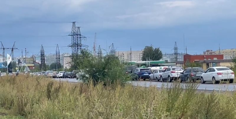 Бензиновый ажиотаж в Сызрани: очереди на АЗС растягиваются на десятки метров