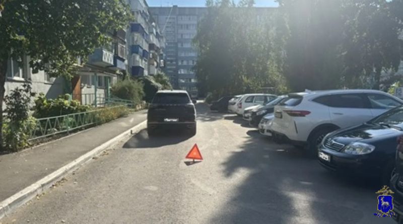 В Сызрани у дома на Красильникова ребенок попал под колёса иномарки