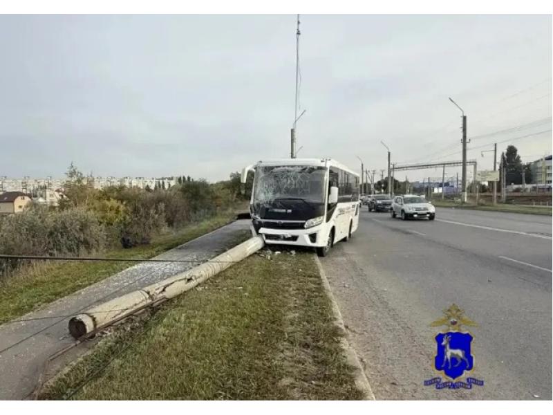 В полиции рассказали подробности о том, как автобус врезался в световую опору
