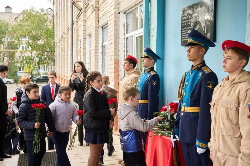 Школе в Сызрани присвоено имя Героя России выпускника СВВАУЛ Алексея Тарасова