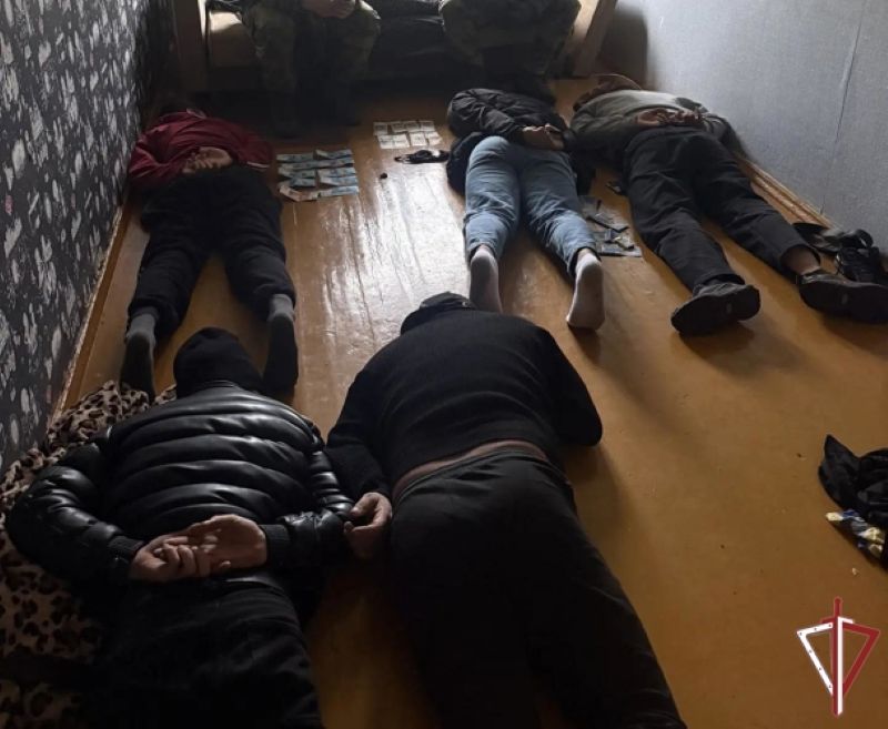 Вломились в дом, угрожали смертью, забрали последнее: в Самарской области бойцы СОБР и полиция задержали банду