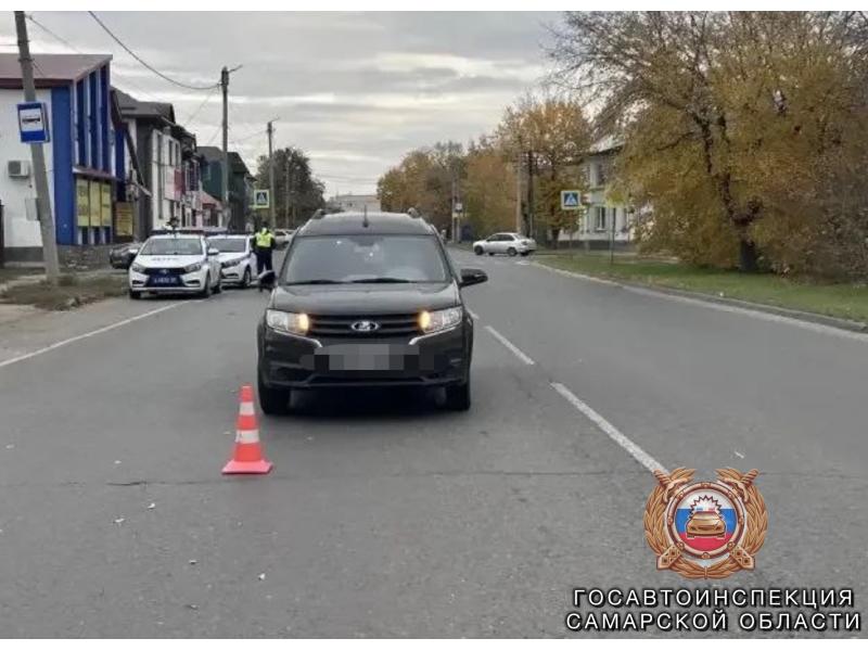 В Сызрани ребёнок вышел из-за автобуса и попал под машину