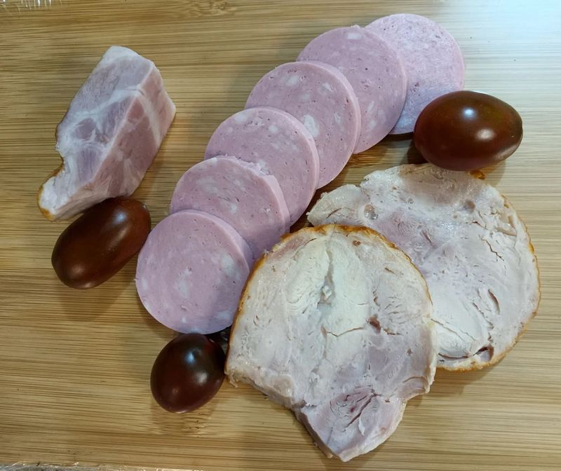 Специалисты проверили поступившее на фабрику мясо и обнаружили в нем лекарство от паразитов
