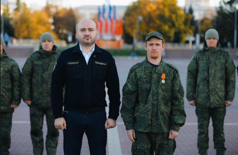 Губернатор Вячеслав Федорищев вручил награды проявившим себя бойцам отряда «БАРС-Крылья» и передал спецтехнику