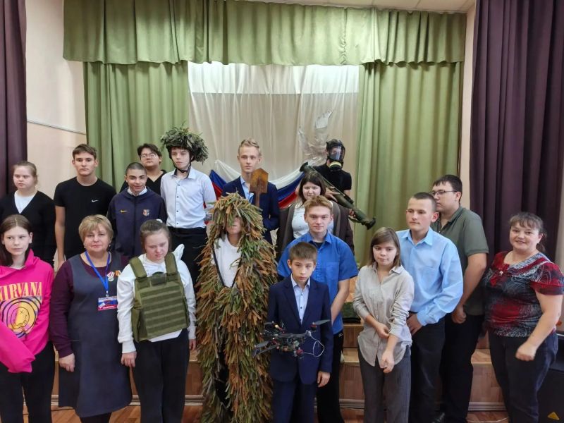 «Тыл - фронту»: волонтеры из Сызрани совместно с ТОС показали детям, что такое защита