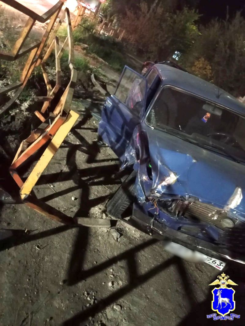 В Сызрани на Троекуровской Ford Focus столкнулся с ВАЗ